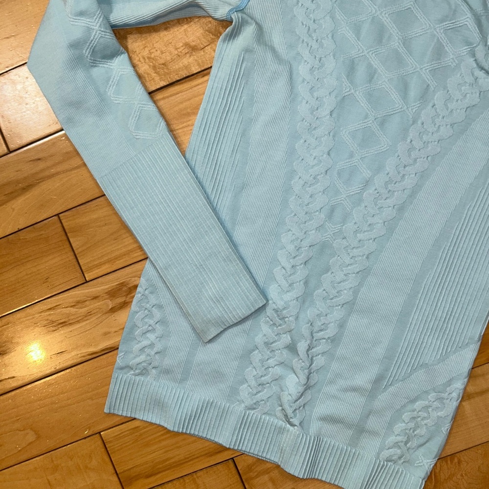 Lululemon long sleeve 2/4 - Picture 5 of 6